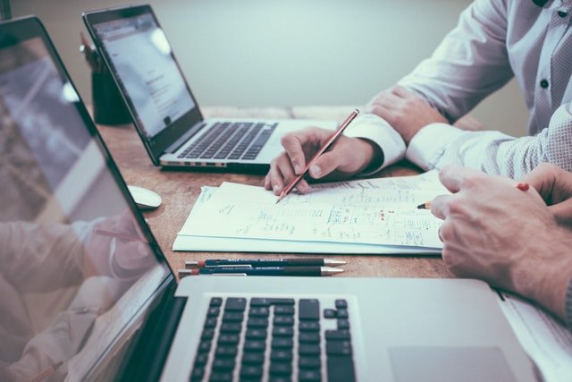 how to create PR hooks How to Create PR Hooks That Grab Journalist Attention